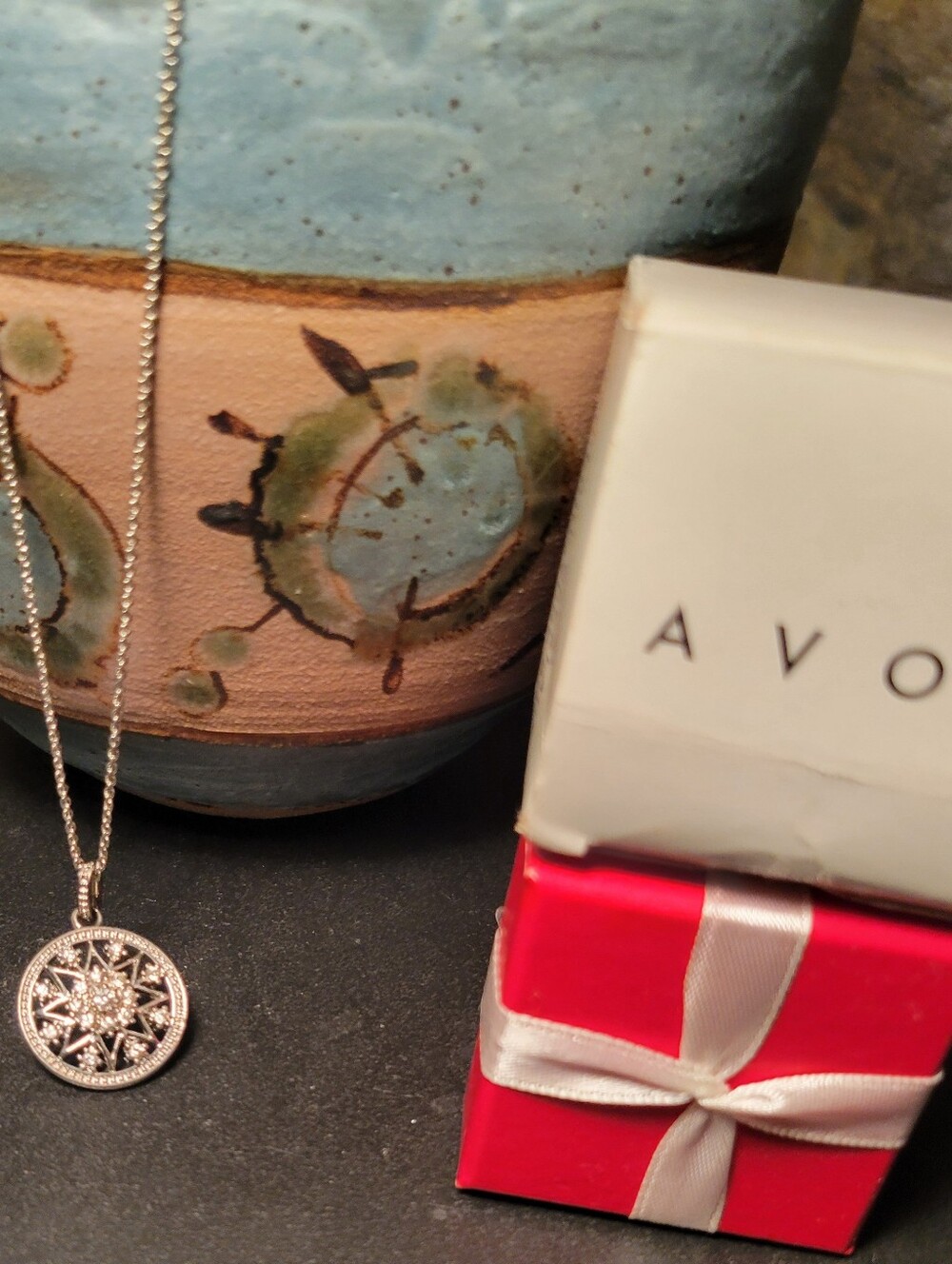 Avon Snowflake Necklace Silver Tone Crystal Pendant  Red Signature Gift Box 2007